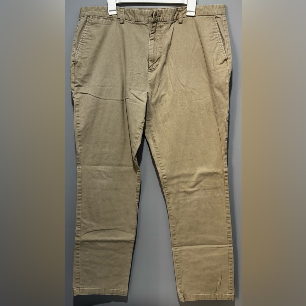Old Navy Men’s Chino Pants Size 40 x 32